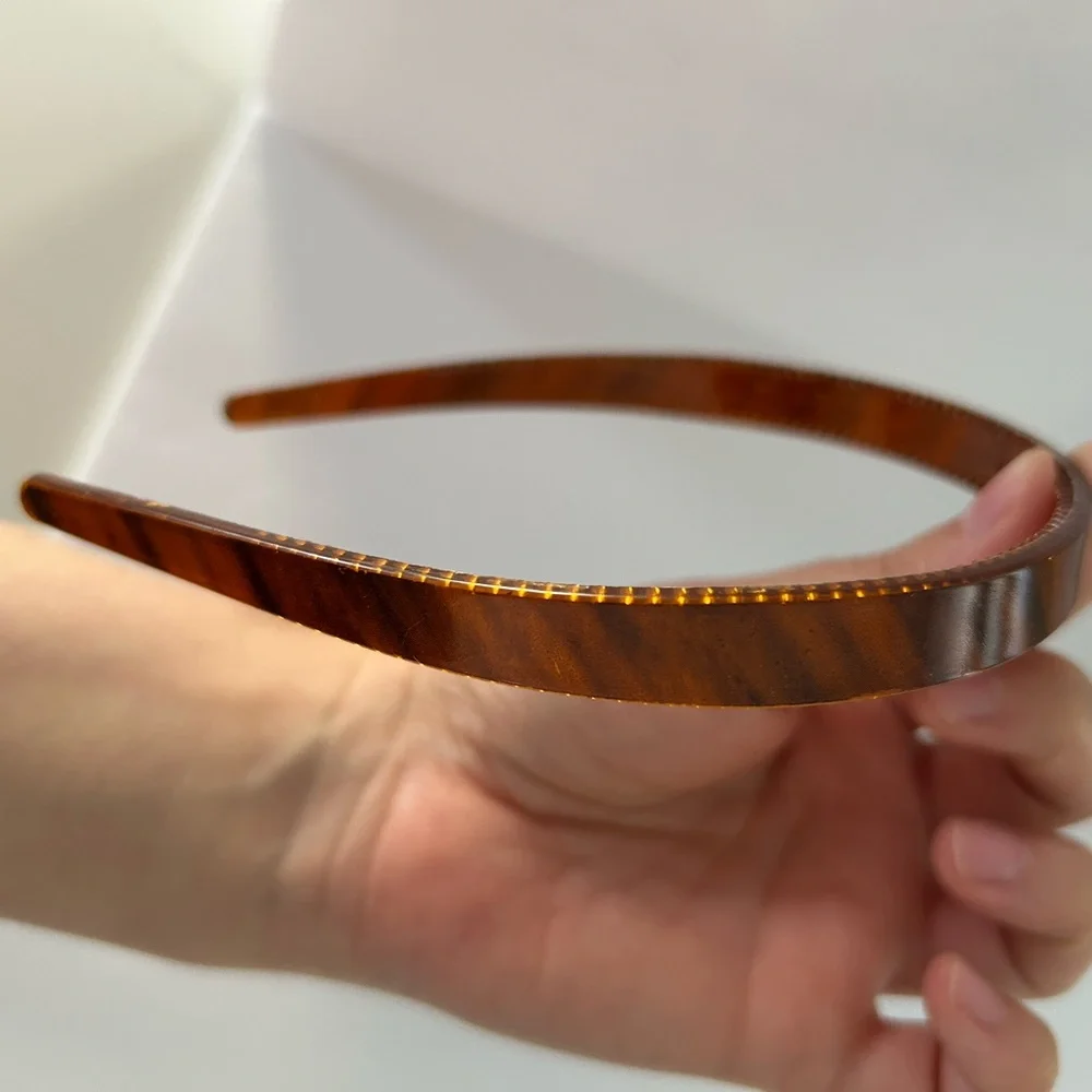 🦋 5/$25 - Vintage Tortoise Shell Brown Plastic Headband (from early 2000’s)